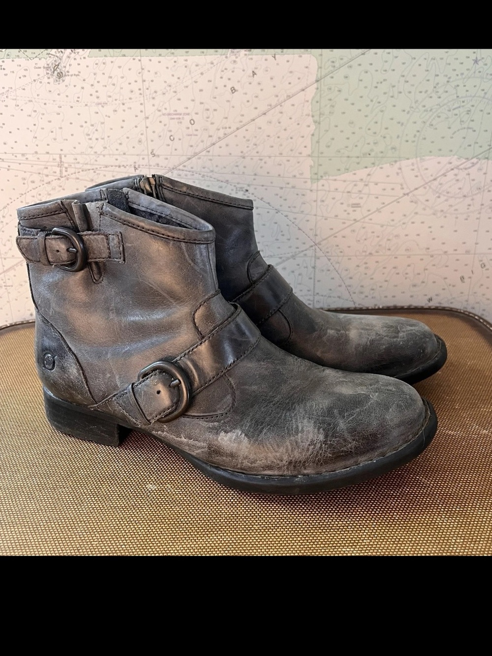 EUC! Born Distressed Gray Leather Lined Zip-up Buckles Low Heel Boots Size 9